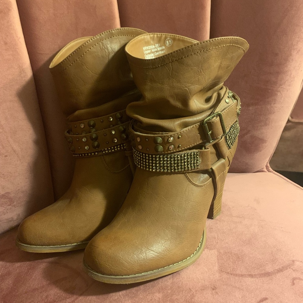 Not Rated brand ladies bootie, size 8.5